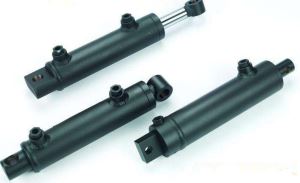 Double action hydraulic cylinders for plant protection machinery